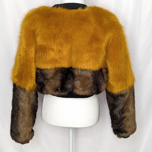 Celebrity By Hera Colletion Faux Fur Crop Jacket - Picture 5 of 11